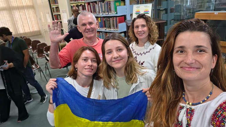 У Папському католицькому університеті Ріо-де-Жанейро відкрили «Українську книжкову поличку» - фото 1