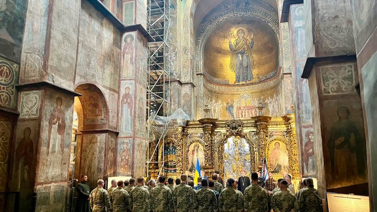 У Софії Київській випустили 30 військових капеланів - фото 1