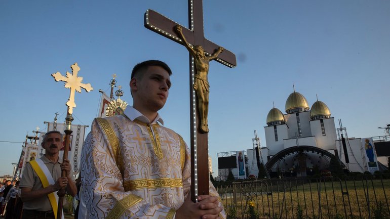 Синод єпископів УГКЦ закликав молодь не боятися Божого покликання - фото 1