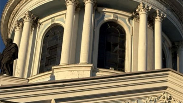 Російський авіаудар по Сумах пошкодив Спасо-Преображенський кафедральний собор - фото 1