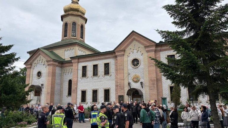 У Свято-Троїцькому храмі Кременчука після переходу до ПЦУ відновлюють приміщення - фото 1