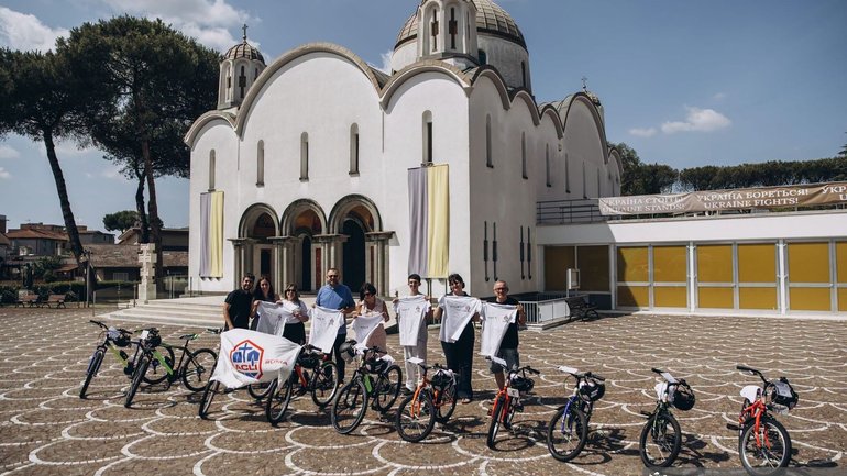 Громада УГКЦ в Римі передала велосипеди з велогонки «Giro d’Italia» постраждалим в Україні - фото 1