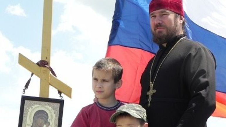 Журналісти дослідили, як кримський священик працює з ФСБ та здає "братів по рясі" - фото 1