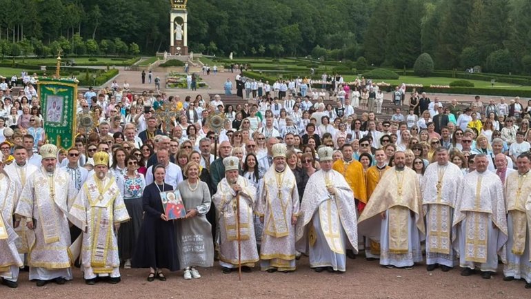 Медичні працівники здійснили ХІІІ Всеукраїнську прощу до Зарваниці - фото 1