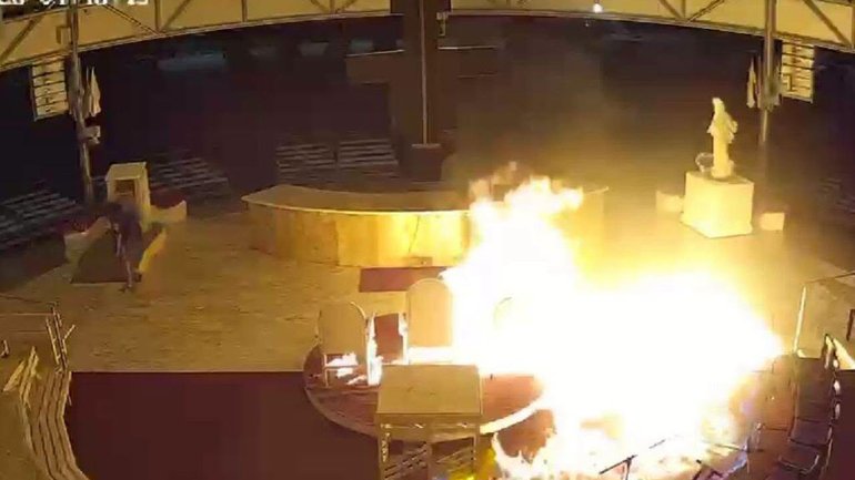 У Меджугор’ї вандали осквернили статую Богородиці та підпалили вівтар - фото 1
