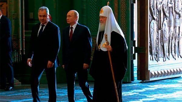 Патриарх Кирилл и Путин торжественно 'открыли' главный храм ВС РФ - фото 52192