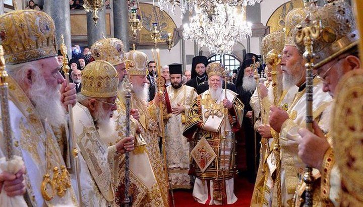Очільники Православних Церков на спільній Божественній Літургії розташовані у відповідності до Диптиху - фото 52964