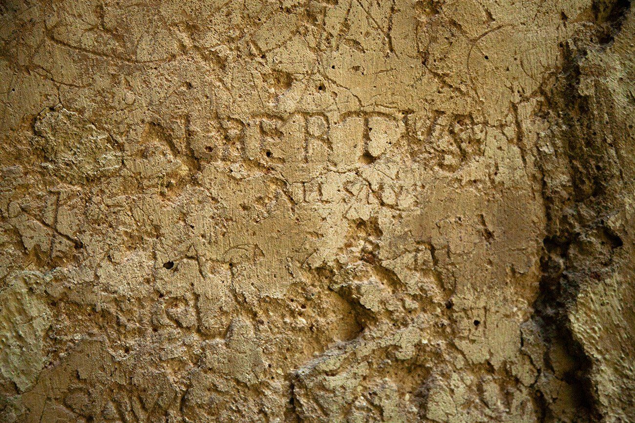 Таємниця третього дракона Язловця. У руїнах давнього костьолу знайшли унікальні графіті - фото 53881