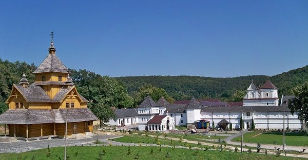 Монастырь в селе Унев - фото 54188