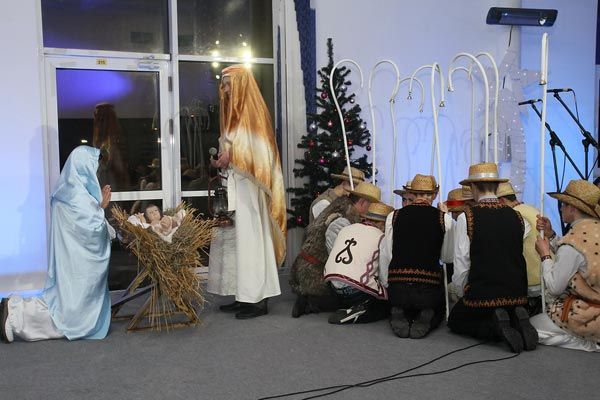Патріарх Святослав (Шевчук) зібрав паству на Подячну просфору — щоб поділитися різдвяною радістю (ФОТО) - фото 54571