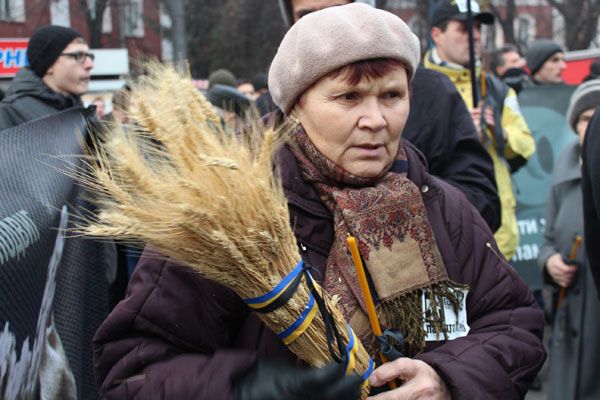 “Ці свічки зігріватимуть душі тих, кого скосив Голодомор”: у Києві вшанували жертв Голодомору - фото 54580