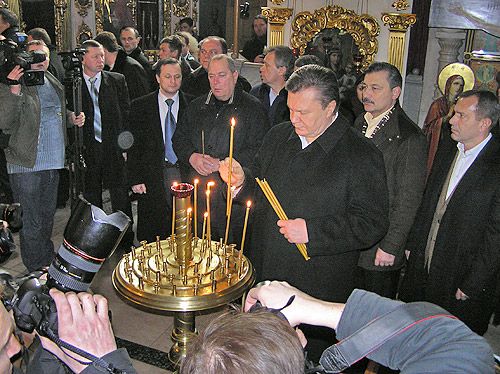 Передвиборчий молебень Віктора Януковича у Києво-Печерській лаврі - фото 55122