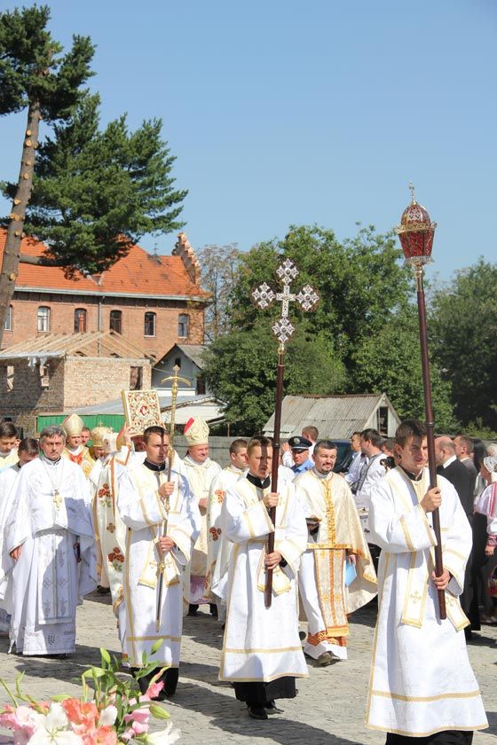 Понад 25 тисяч вірних взяло участь в освяченні катедрального собору УГКЦ у Коломиї - фото 55356