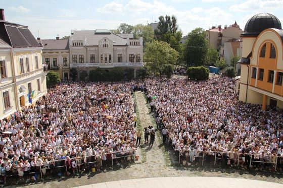Понад 25 тисяч вірних взяло участь в освяченні катедрального собору УГКЦ у Коломиї - фото 55366