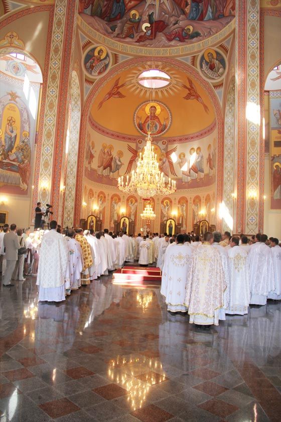 Понад 25 тисяч вірних взяло участь в освяченні катедрального собору УГКЦ у Коломиї - фото 55368