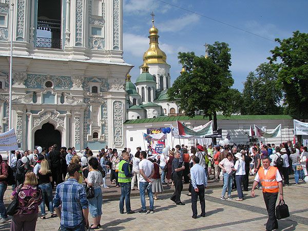 Тисячі вірян пройшли центром столиці на захист прав дітей та родини - фото 55691