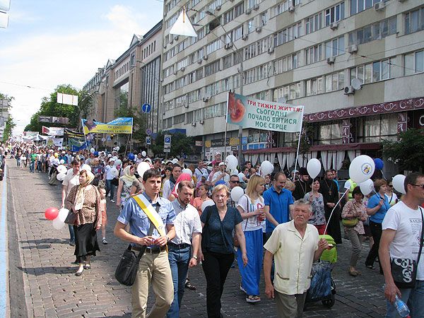 Тисячі вірян пройшли центром столиці на захист прав дітей та родини - фото 55695