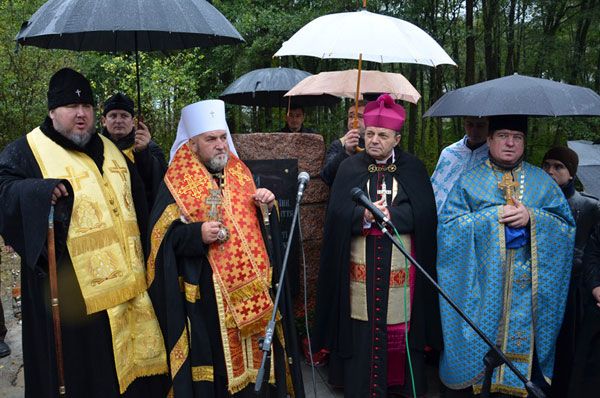 Екуменічну меморіал-каплицю освятили на Хмельниччині - 55724 Екуменічну меморіал-каплицю освятили на Хмельниччині - фото 55724