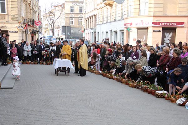 Які у Львові Плащаниці і як святять великодні кошики - фото 56381