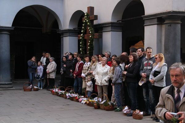 Які у Львові Плащаниці і як святять великодні кошики - фото 56399