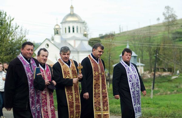 Незвичне паломництво - Хресна дорога в с. Опака - 56408 Незвичне паломництво - Хресна дорога в с. Опака - фото 56408