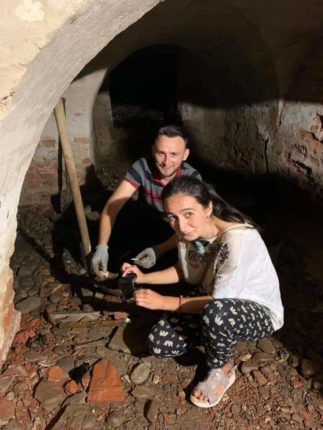 У  костелі, де розміщена крипта графині Потоцької, вперше розпочали розкопки і є знахідки - фото 56678