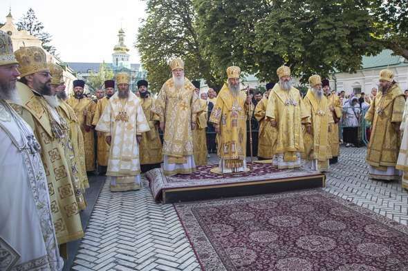 В УПЦ (МП) четыре новых митрополита и два архиепископа - фото 57082
