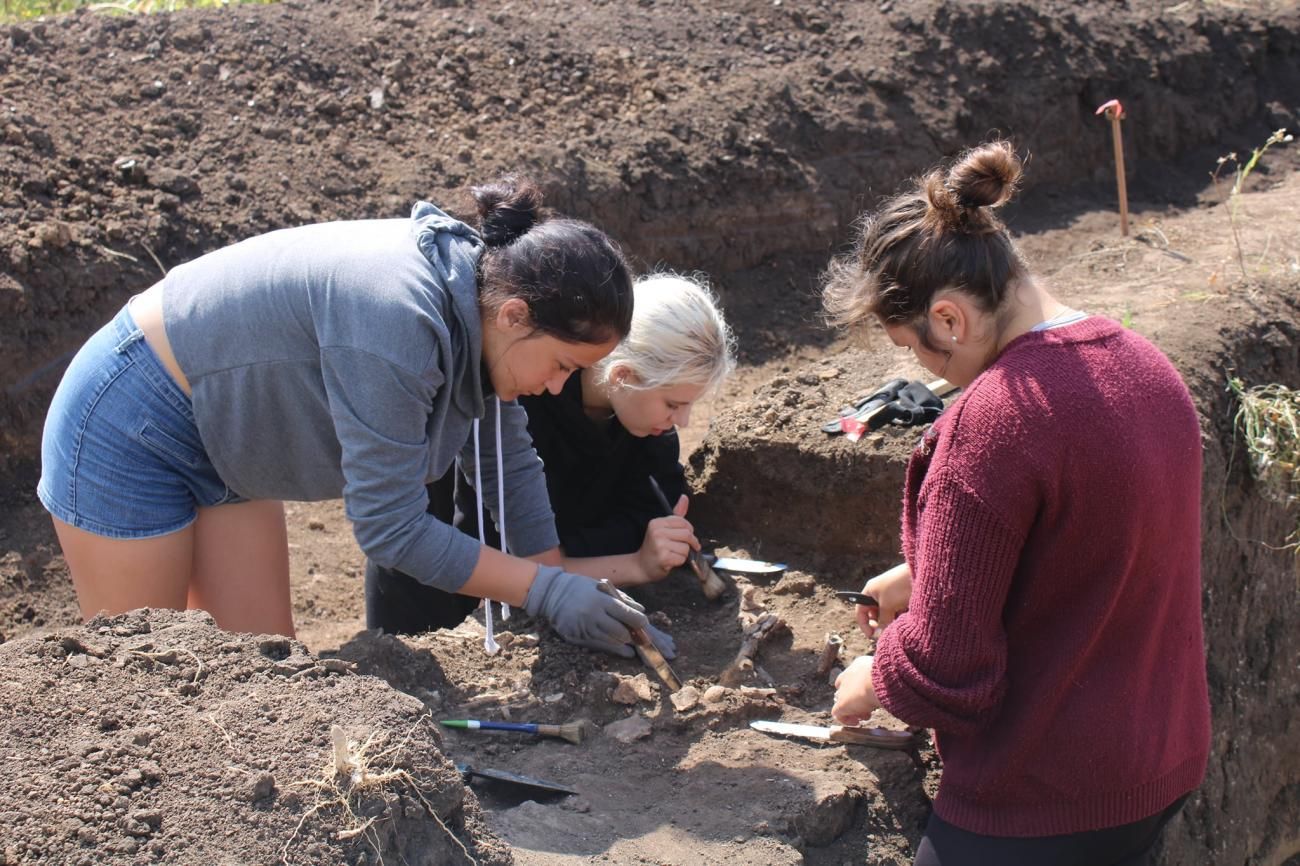 Маріупольські археологи розкопали дев'ять поховань бронзового періоду - фото 57187