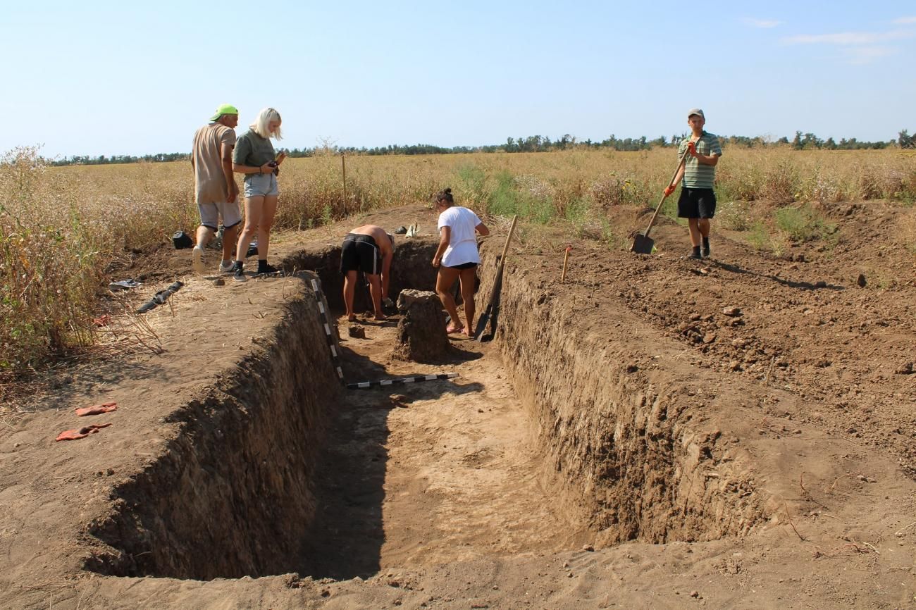 Маріупольські археологи розкопали дев'ять поховань бронзового періоду - фото 57188