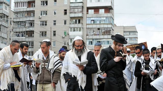 Approximately 3,000 Hasidim managed to get to Uman - фото 57728