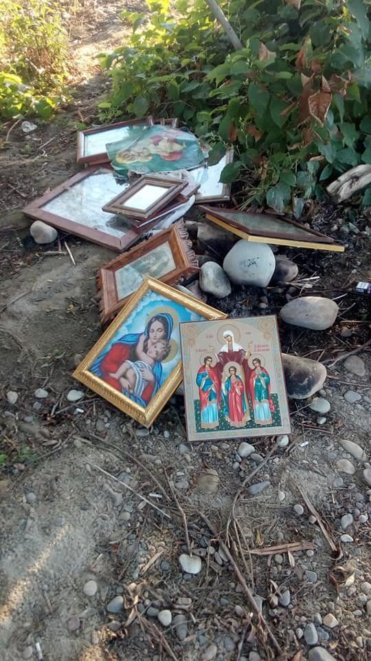 На Прикарпатті на звалищі виявили десятки ікон - фото 58300