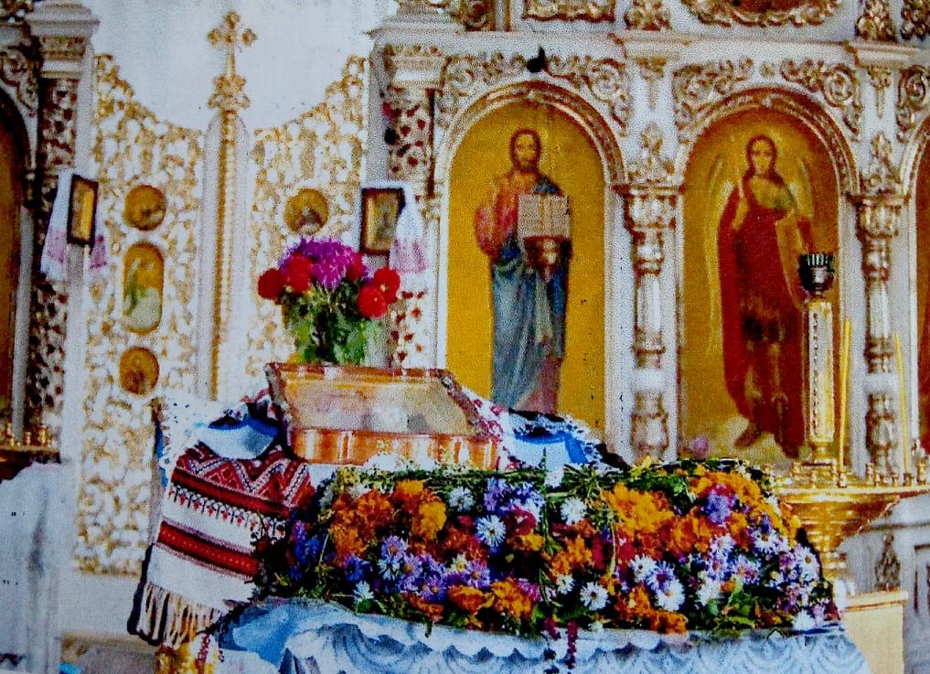 Фрагмент внутрішнього убранства Чеснохрестської церкви ПЦУ в Кременці. Сучасний вигляд. - фото 58649