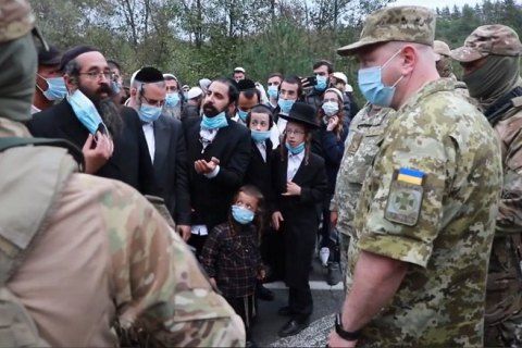 На кордоні України з Білоруссю лишаються близько 700 паломників - фото 58833