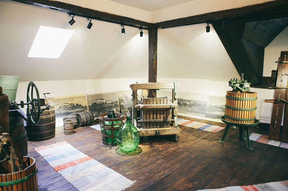 В Ужгороді у будинку священиків створили музей виноробства - фото 59489