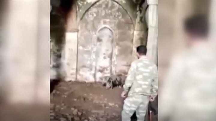 Вірмени перетворили захоплені мечеті Азербайджану у свинарники та стайні: вражаюче  відео - фото 60418