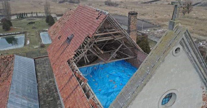 Зруйнований дах монастиря XVIII ст. в Олеську відновлять до кінця року - фото 61143