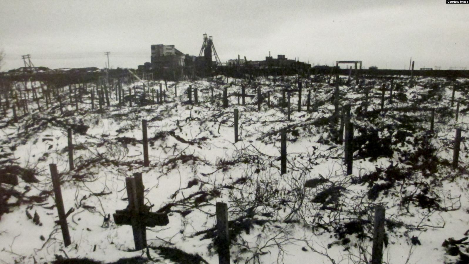 Могили убитих учасників воркутинських заворушень 1953 року - фото 62009