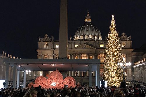 В Ватикане начинают устанавливать рождественский вертеп - фото 62418