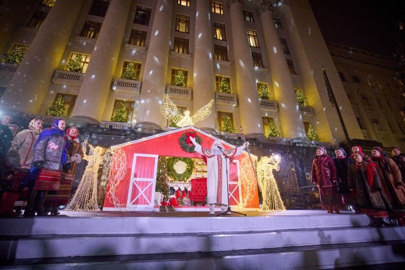 Біля Офісу Президента відкрили святкове містечко «Миколай приймає друзів» - фото 63760