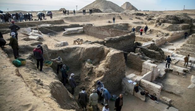 Археологи виявили поховальний храм з 50 дерев’яними саркофагами - фото 65283