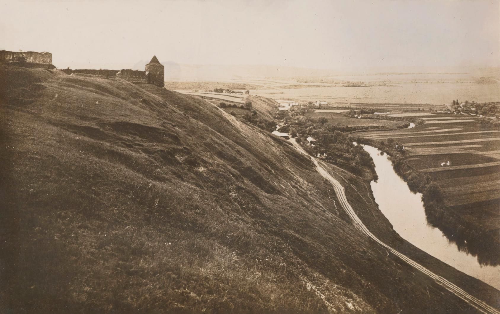 На цій світлині початку ХХ ст. добре видно, що монастир був не аби якою фортецею - фото 65823