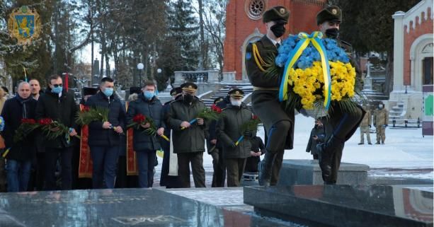 На Личаківському кладовищі у Львові вшанували пам’ять Героїв Крут - фото 65871