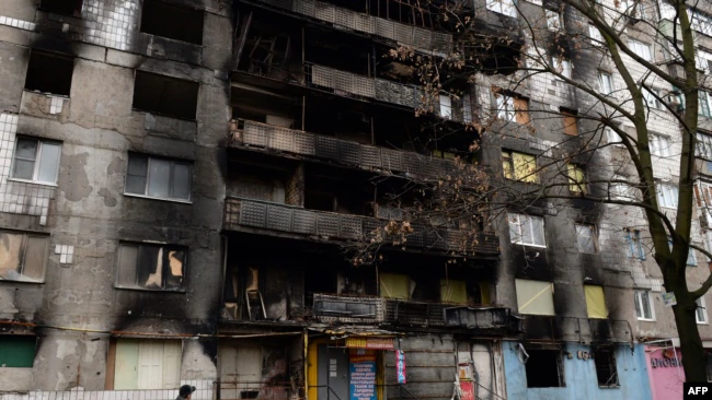Жилий будинок в місті Шахтарськ після обстрілу. 21 грудня 2014 року - фото 67061