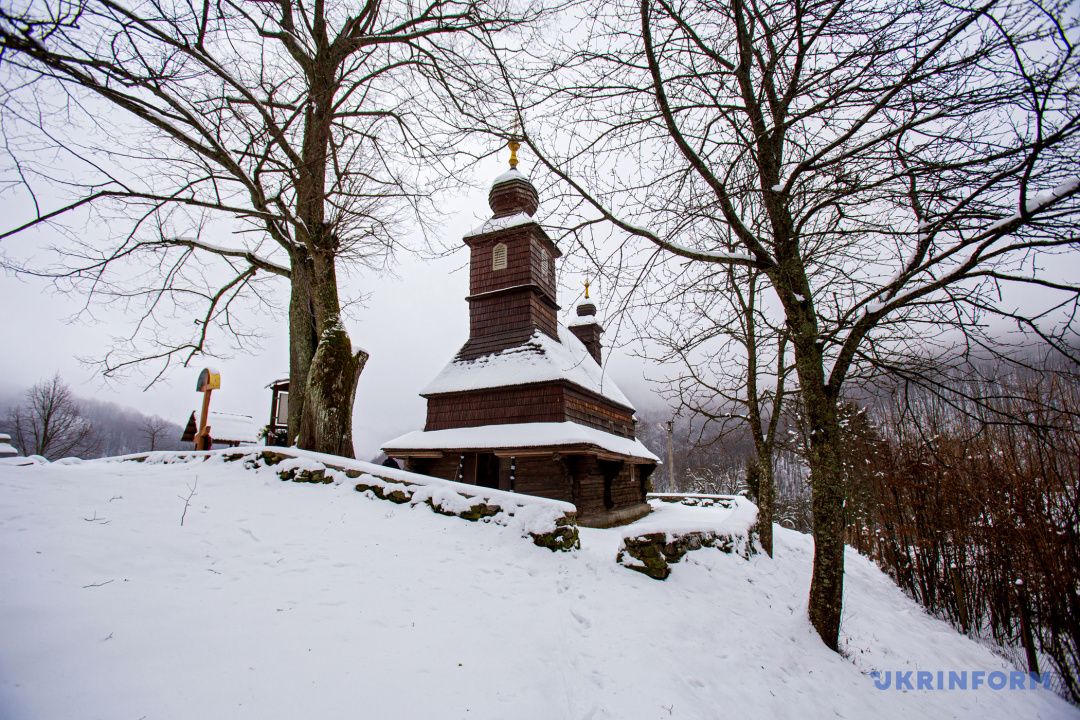 Фотоподорож: унікальні дерев’яні церкви Закарпаття - фото 67149