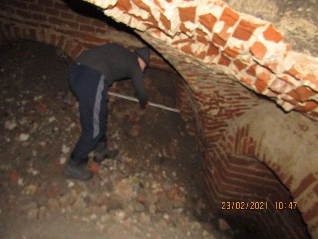 Археологи досліджують провалля у Володимирі, яке виявилося ідентичним з підземеллям собору Петра і Павла у Луцьку - фото 67584