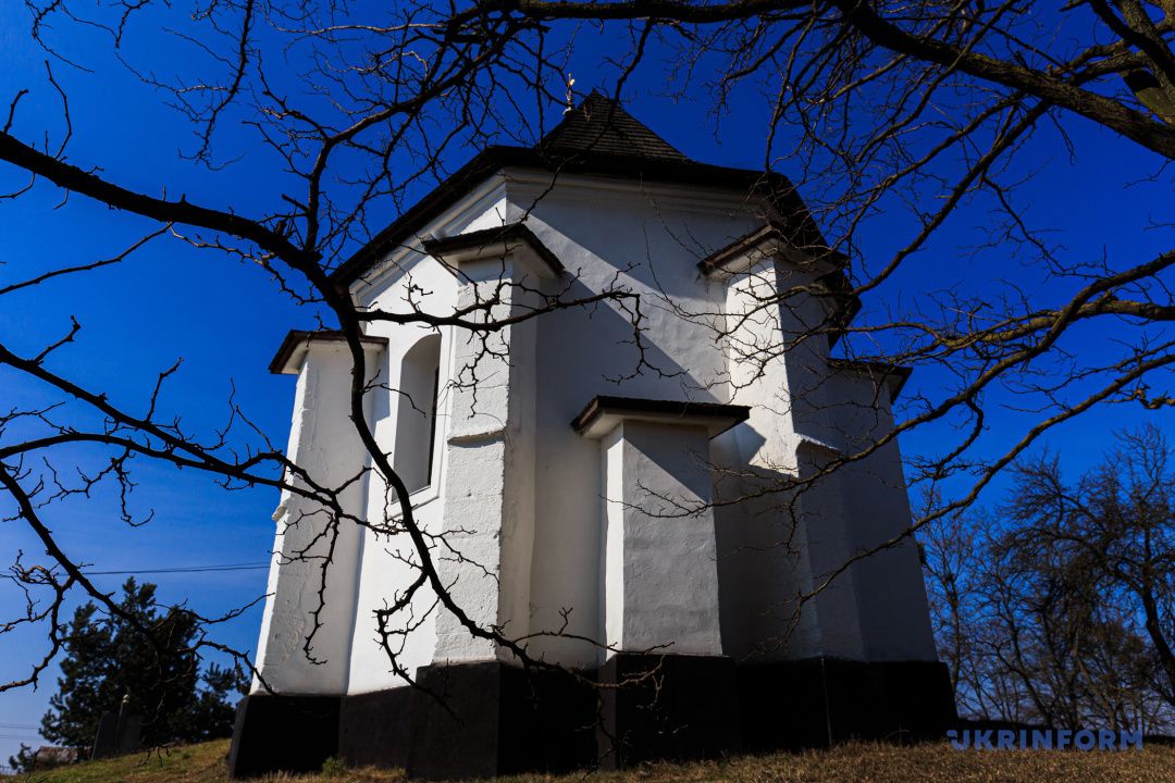 Фотоподорож: Реформатська церква у селі Паладь-Комарівці - фото 68702