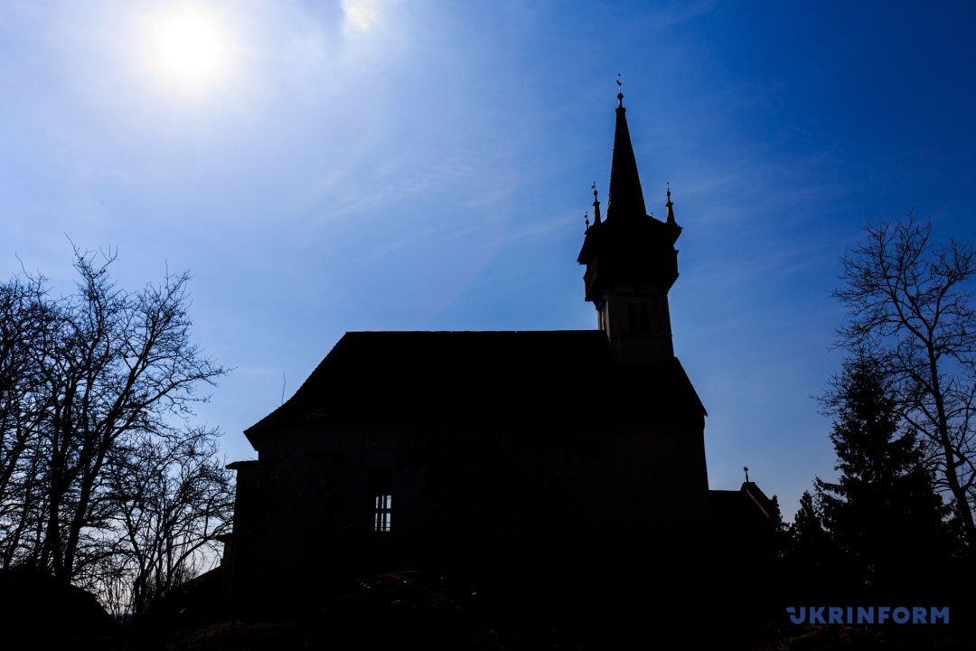 Фотоподорож: Реформатська церква у селі Паладь-Комарівці - фото 68704