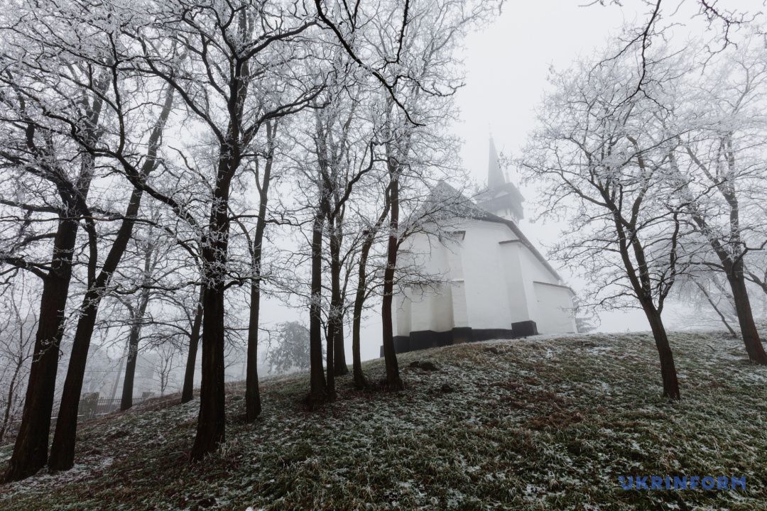 Фотоподорож: Реформатська церква у селі Паладь-Комарівці - фото 68708