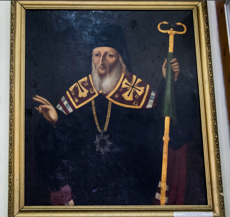 В краеведческом музее Мариуполя некоторое время хранилась копия иконы, сейчас на этом месте располагается портрет митрополита Игнатия – одного из ее хранителей - фото 68913