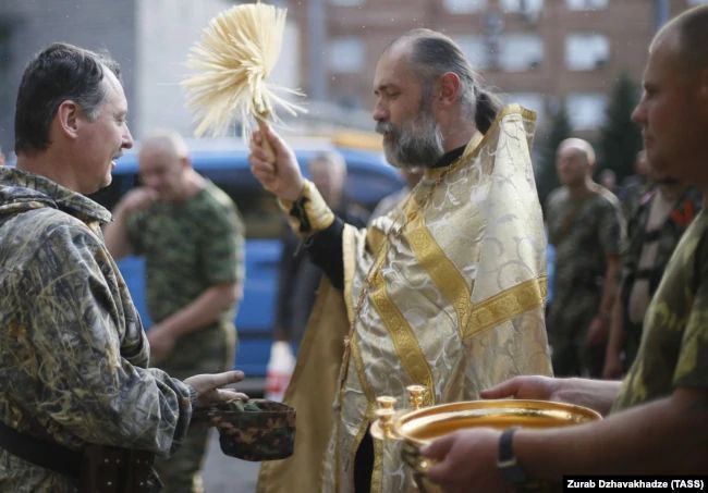 Митрополит УПЦ МП пожаловался Зеленскому, что их священников не допускают к военному капелланству - фото 69180